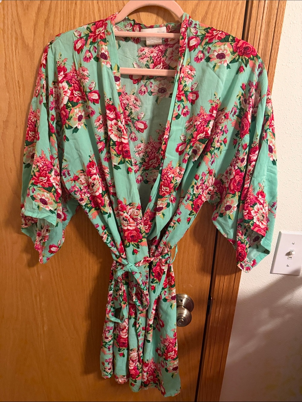 🫶🏼3 for $12!!🫶🏼 Floral Kimono Robe in Mint with Pink Floral Print